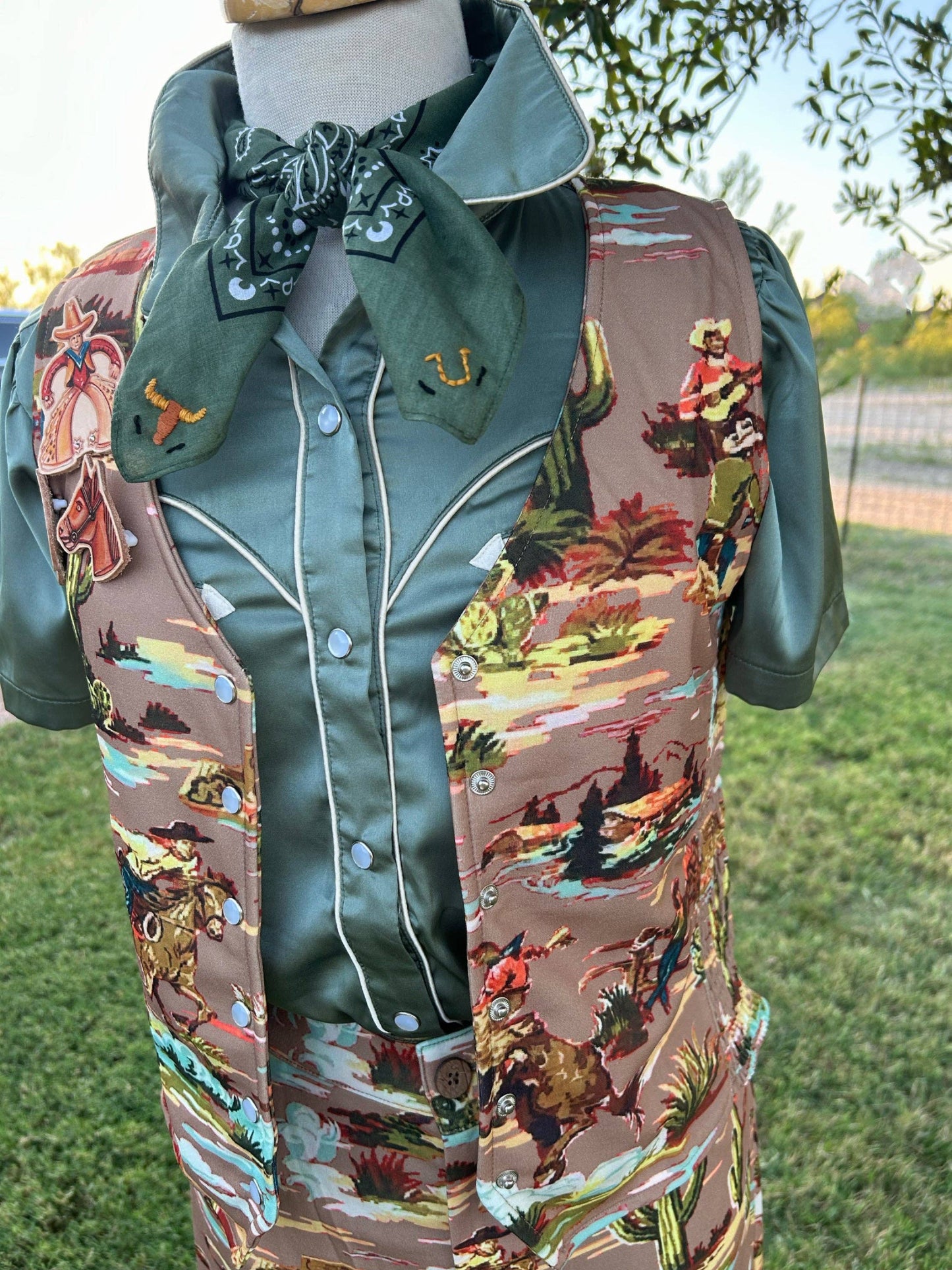 Embroidered Round Up Bandana | Moss Green